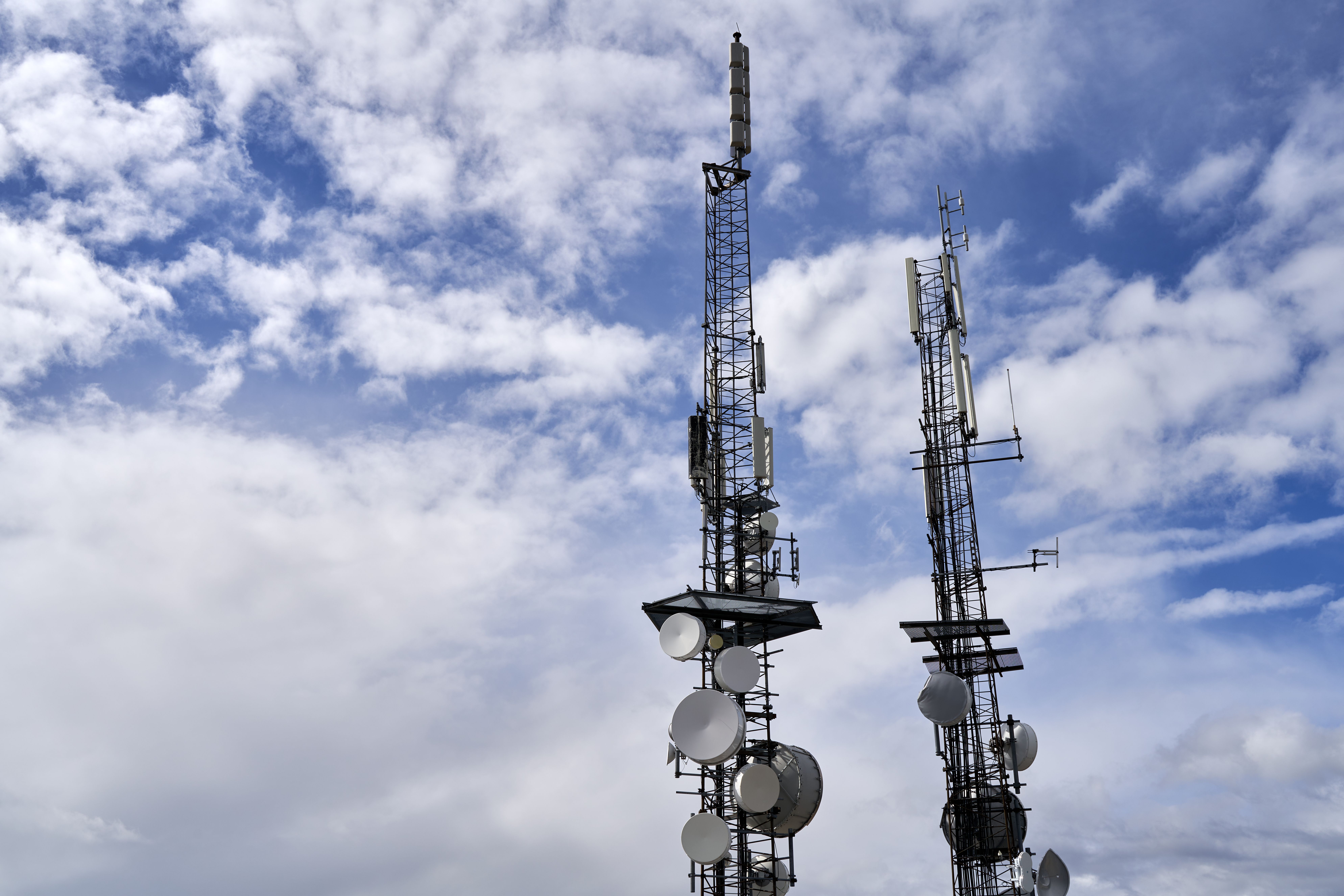 Tours de télécommunications équipées d’antennes